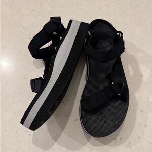 Teva women’s Midform black & gray strap platform hiking sandals shoes size 7.5